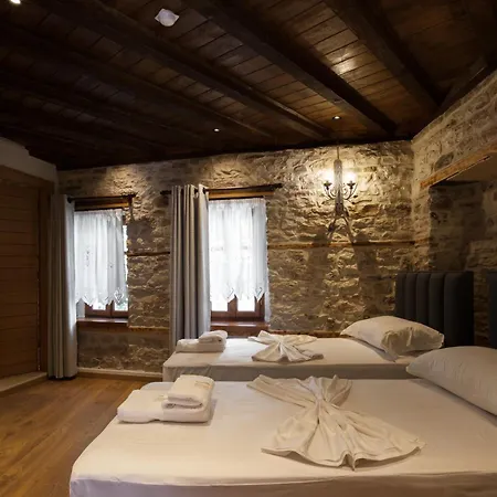 Furra ジロカストラ