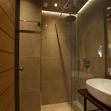 Furra * ジロカストラ