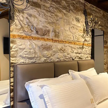 Furra * ジロカストラ