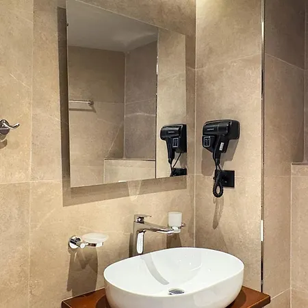 Furra アパート ジロカストラ